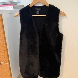 Liz Claiborne Black Faux Fur Knit Vest Open Front Sleeveless Layering ✨